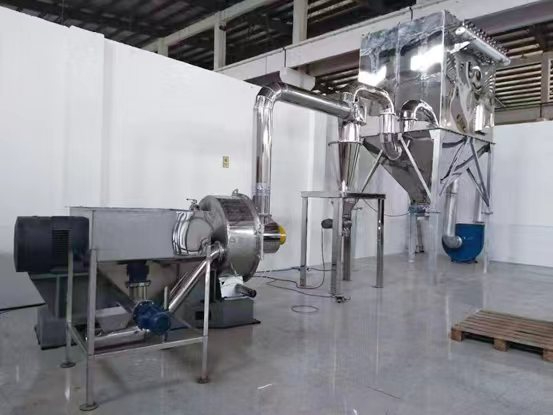 300目玻璃陶瓷用鋰輝石粉磨粉用什么機(jī)器？